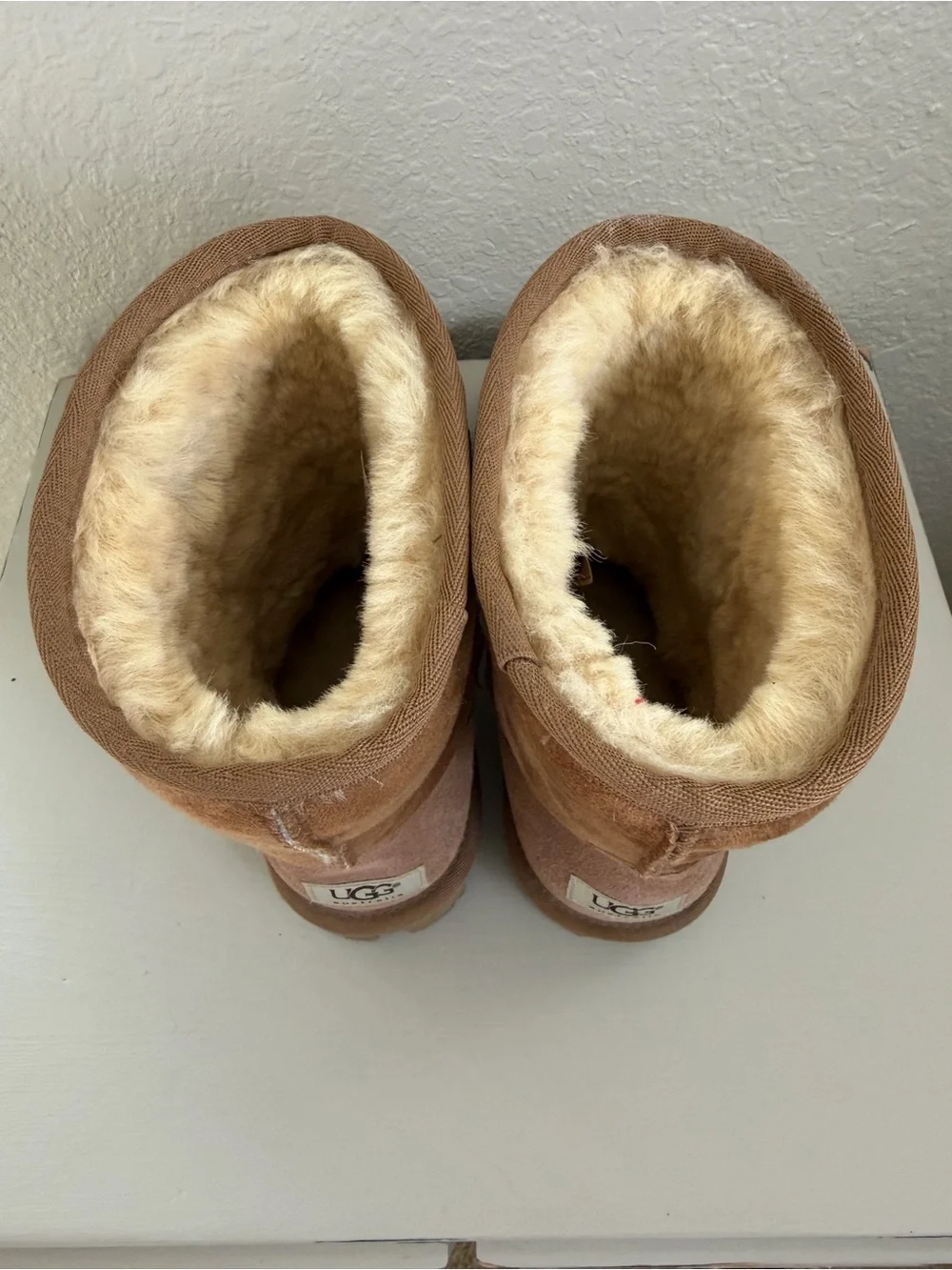 UGG Classic Shearling-Lined Suede Boots - Chestnut Brown Womens sz 9